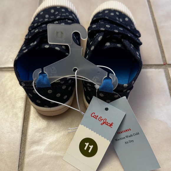 Girls Cat & Jack, Cute Canvas Denim Navy Polka Dot Shoes, size 11, NWT - Picture 3 of 4